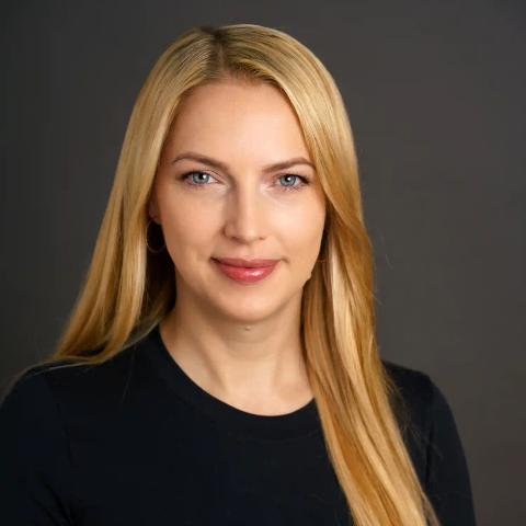Emma Vardy — Award-Winning BBC Correspondent, Presenter and Event Moderator